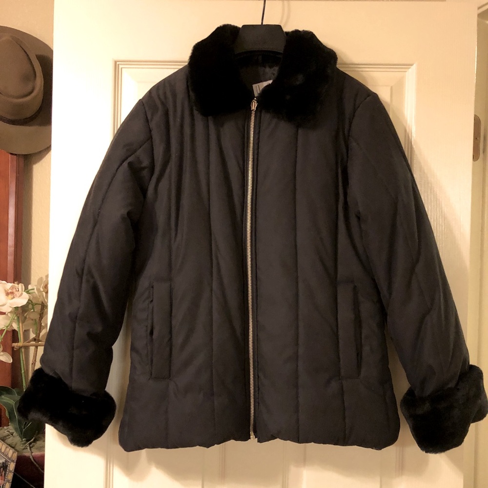 Loft-Ann Taylor Black Ski/Snow Coat with Faux Fur Trim.